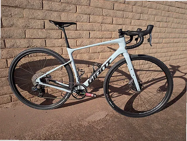 Giant Revolt Advanced 2025 Medium Gravel Bike. Premium Build Race Ready