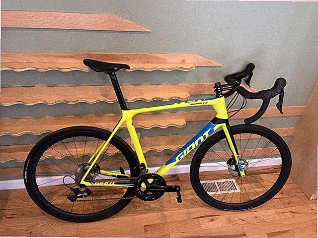 Giant TCR Advanced Size Large Ultegra, Disk, and Specialized Roval Wheels