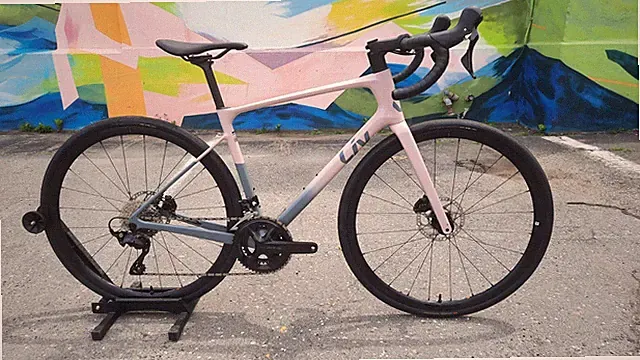 Liv Avail Advanced Carbon Fiber Road bike for women Medium Used Demo bike