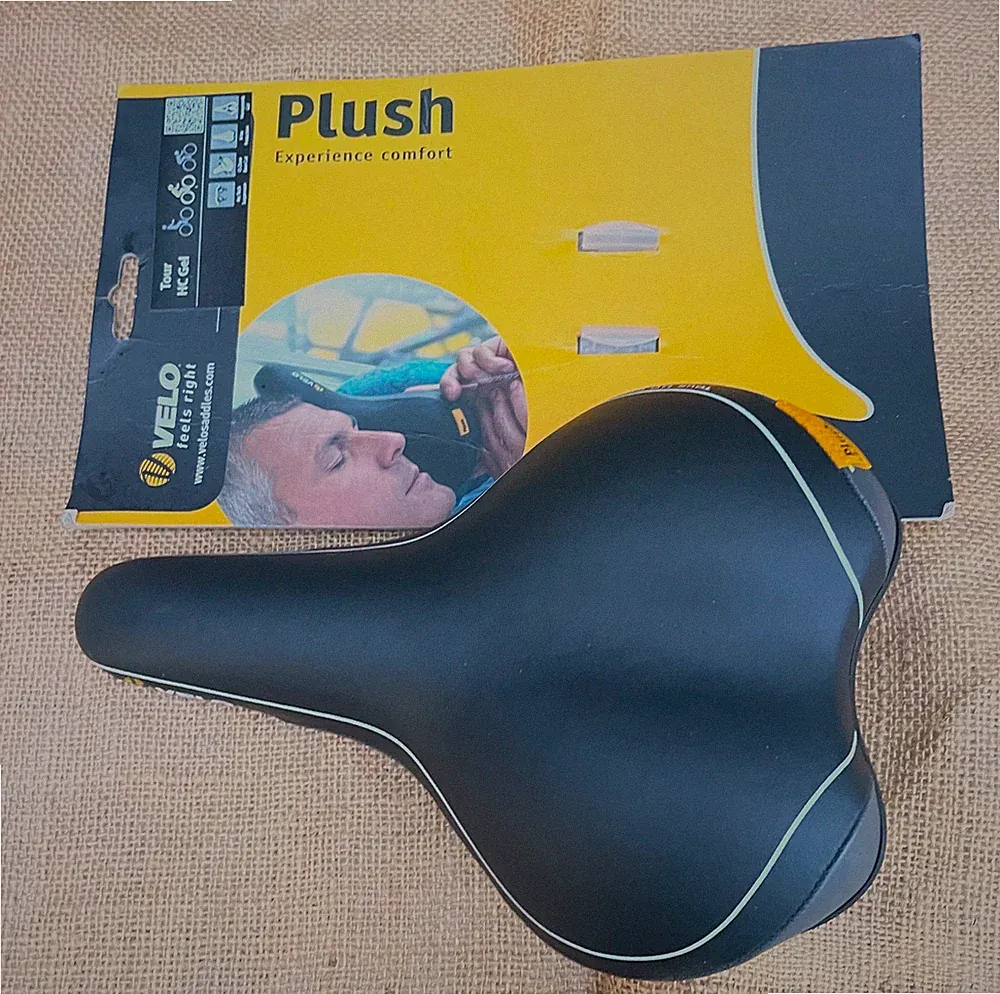 New Velo Plush Bicycle Saddle Seat Comfort Series Advanced Foam Tour HC Gel